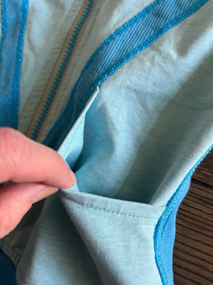 Jaqueta Lululemon Feminina IVIVVA Tamanho 6 Grossa Zíper Completo Moletom Elástico AZUL - Imagem 4 de 4