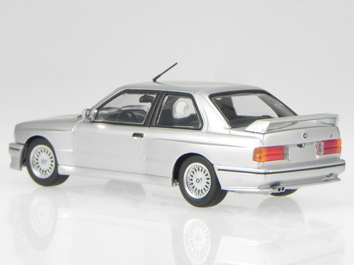 BMW e30 M3 1987 silver metallic diecast modelcar 940020302 Maxichamps 1:43 - Picture 3 of 4