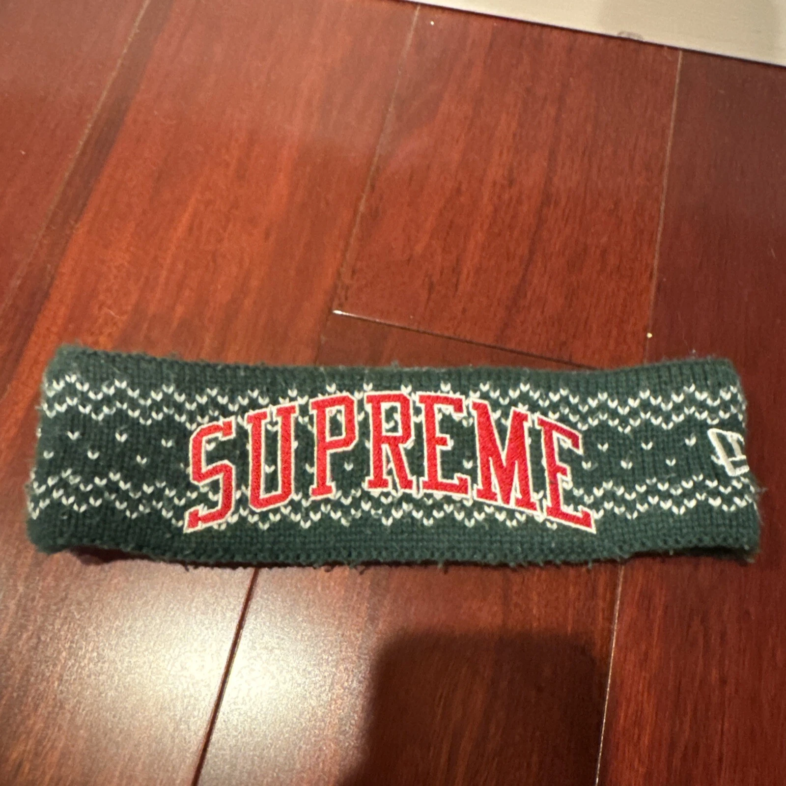 Bandeau logo arc Supreme X New Era FW17 vert