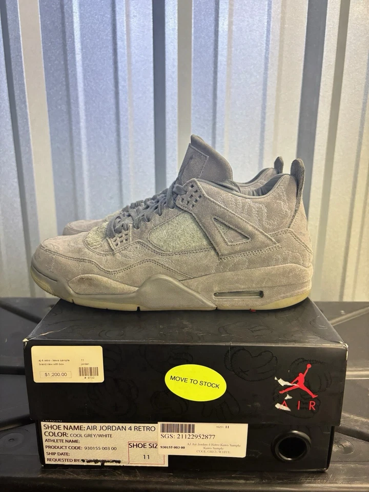 Talla 11 - MUESTRA Jordan 4 Retro x KAWS Cool Grey 2017 Foto 2 de 4