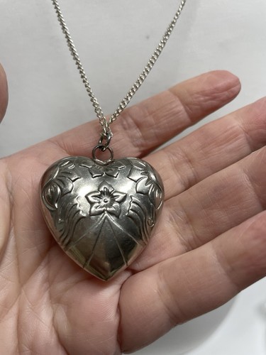Silver Tone Moulded Patterned Love Heart Hollow Pendant Long Necklace - Picture 4 of 6