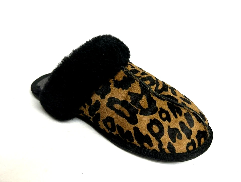 Zapatilla UGG Mujer Scuffette II Estampado Pantera 10 M Foto 2 de 4