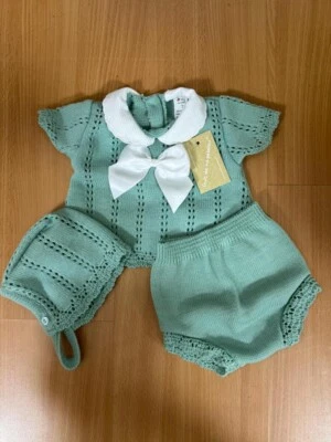 NEUGEBORENES BABY MÄDCHEN/JUNGEN SPANISCHES STRICKOUTFIT MIT SCHLEIFE GESCHENKBOX SET 0-3 MONATE