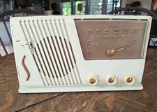 Vintage MCM Silvertone Model 16 AM Tabletop Tube Radio Working!