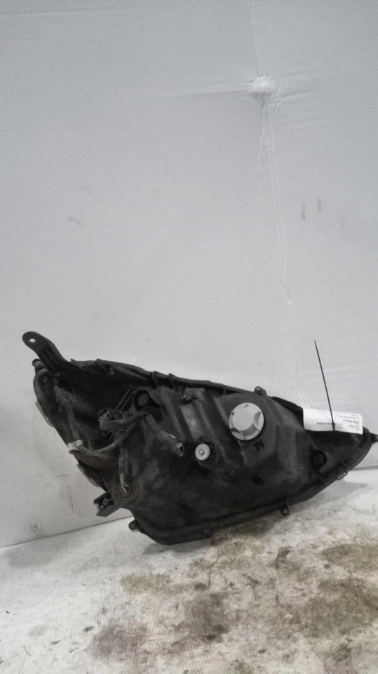 Used Left Headlight Assembly fits: 2016 Toyota Prius Prius C VIN B3 7th and 8th Foto 2 de 4