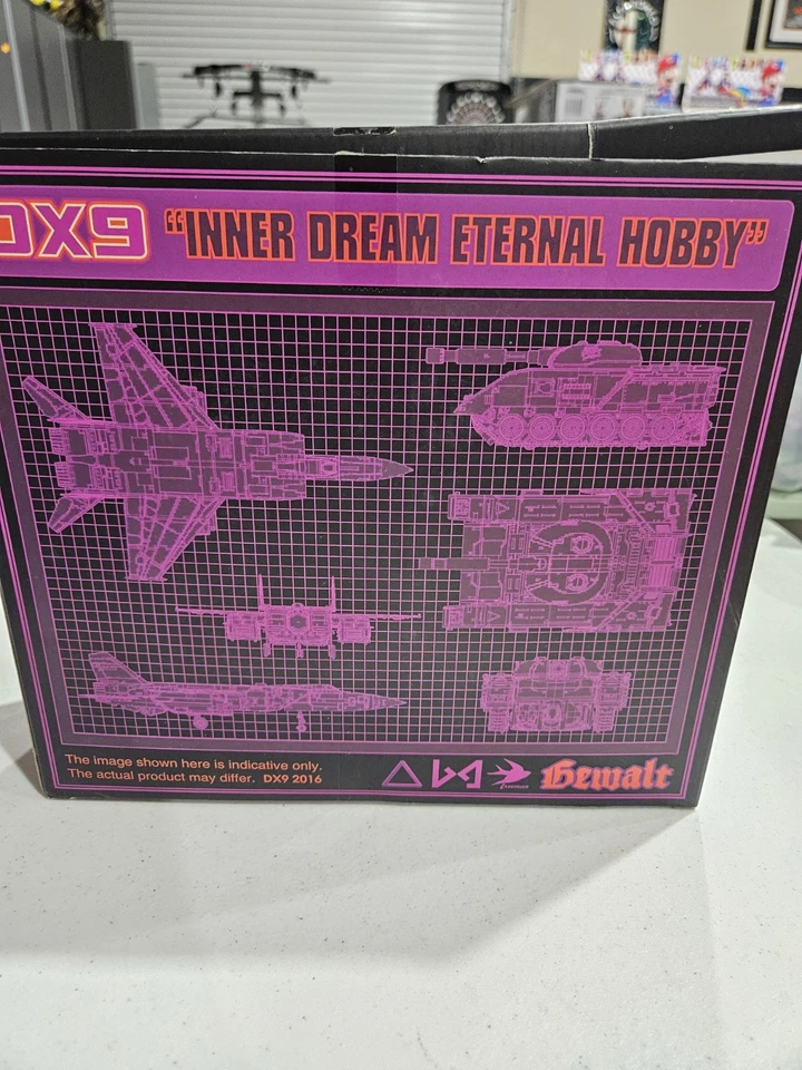 2016 DX9 Triple Changer Gewalt Blitzwing - Image 2 of 4