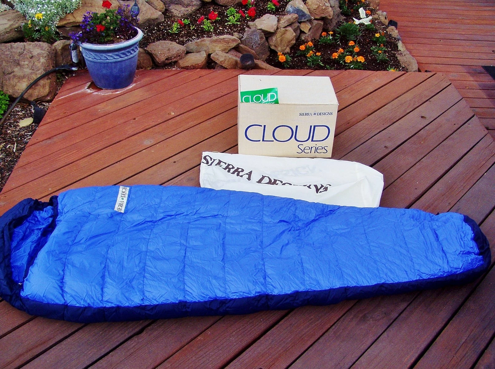 Vtg 70s Sierra Design Cloud Series CUMULUS MUMMY SLEEPING BAG Goose Down NEW/NOS