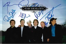 The Hollies Autogramme full signed 20x30 cm Bild