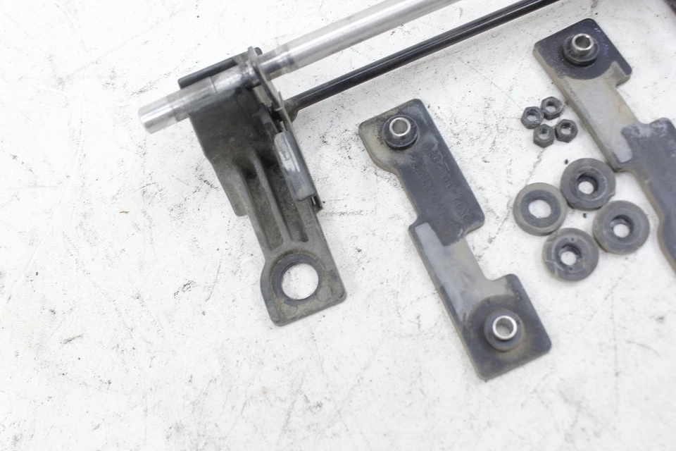 05-07 BMW R1200GS CONJUNTO DE BLOQUEO DE PESTILLO ASIENTO PASAJERO TRASERO Foto 2 de 4