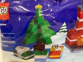 LEGO Christmas Holiday Building Tree and Fireplace  40009 Sealed Polybag RETIRED