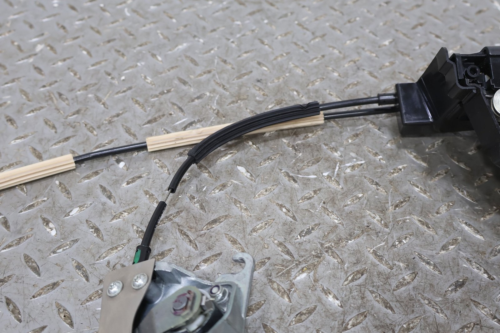 Aston Martin V8 Vantage 2010 Front Right Door latches Set