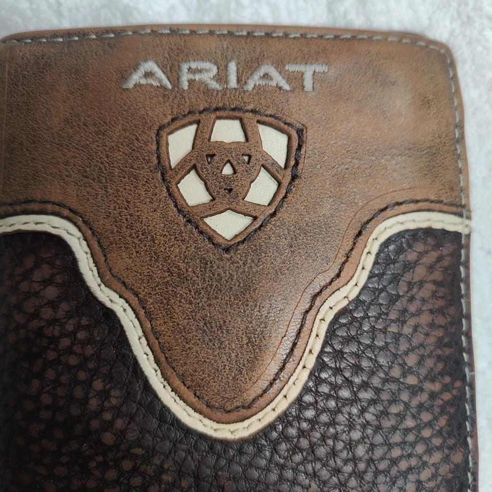 Cartera Ariat Cuero Rodeo Doble Plegable Marrón 12 Ranuras para Tarjetas Excelente Estado Foto 2 de 4