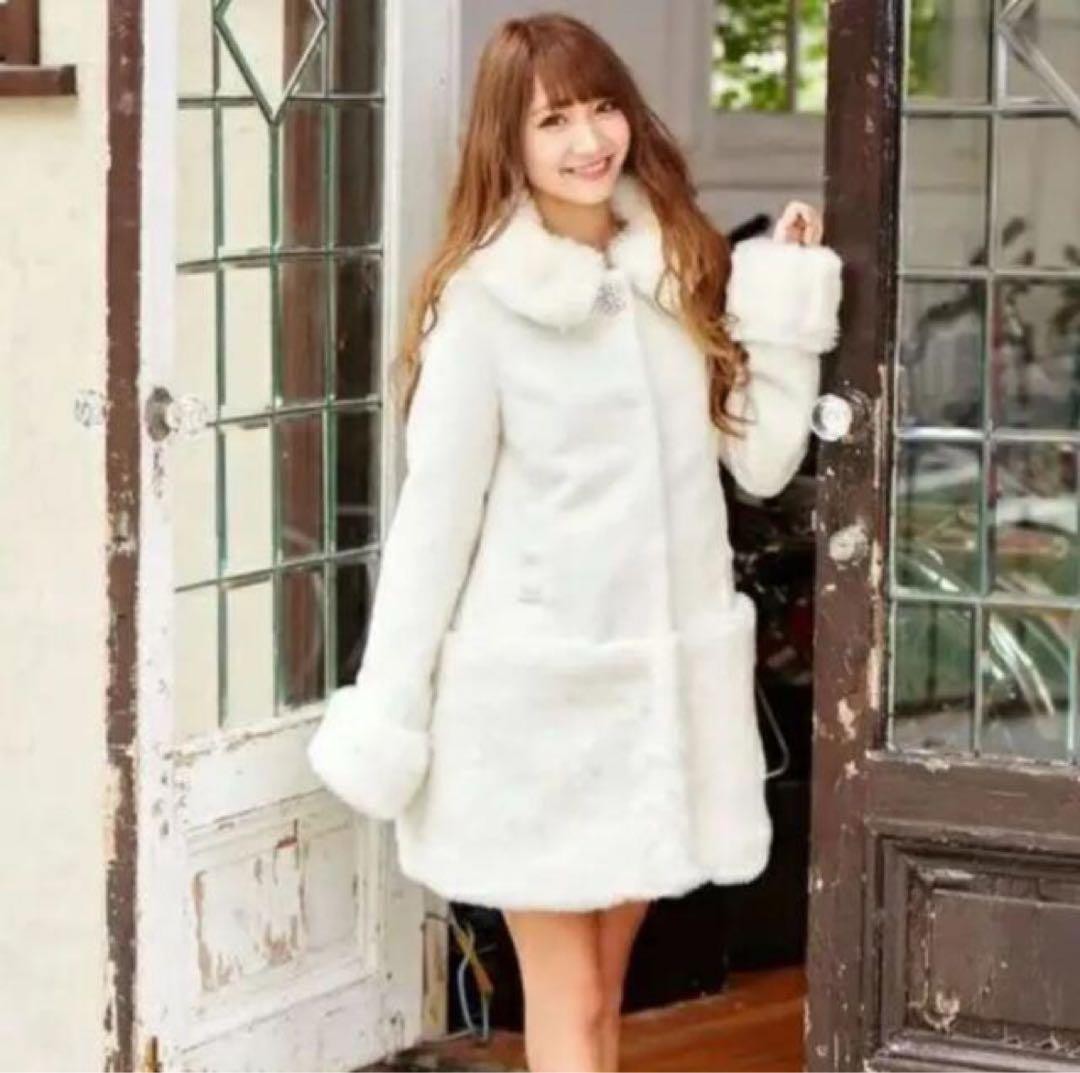 Liz Lisa White Long Coat Fur