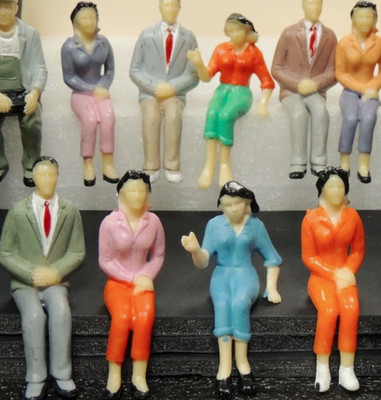 10 SEATED FIGURES FOR  TRAIN STATION SCENE, TRUE 1:24 G SCALE DIORAMA
