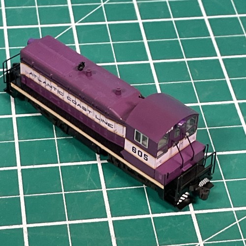 New! N-Scale Kato 176-4390 NW2 ACL $260.00 Make offer - Picture 6 of 13