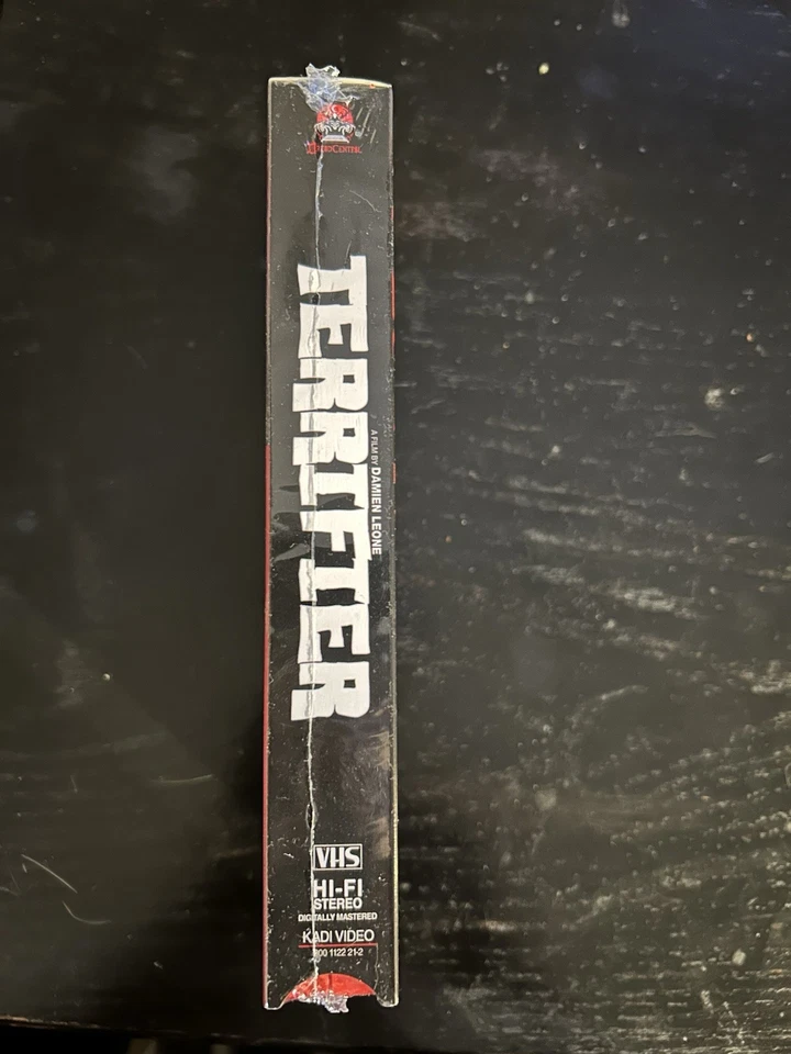 Terrifier Horror VHS Kadi Video Red Tape Variant Sealed New - Immagine 4 di 4