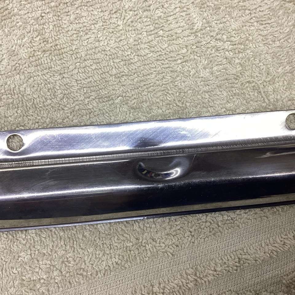 Chevrolet 1953 1954 sedán entrega tanque de gasolina relleno puerta protector 1955 Foto 3 de 4