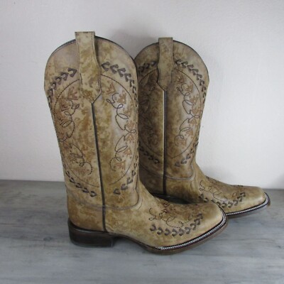 Circle G Corral Women display picture 1