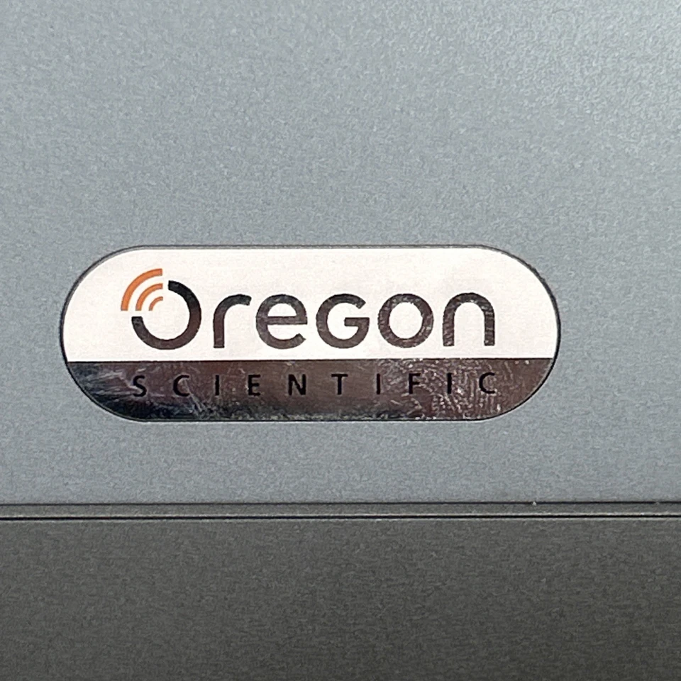 Reloj digital delgado Oregon Scientific con fecha de temperatura JM889NA cuadrado probado Foto 2 de 4