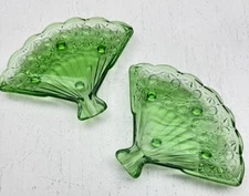 Vintage Daisy & Button Fans Green Glass 5.5" Vanity Tray Trinket Dish Ashtrays