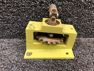 36-524025-13, 36-524100-1 Beech 58 Control Column Support and Sprocket (NOS)