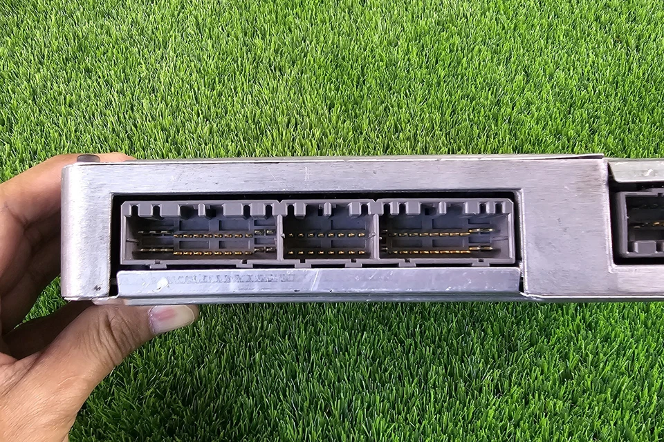 Lexus LS400 1991-1993 Engine Computer 1UZ-FE 89661-50042 ECU Oem used - Image 3 of 4