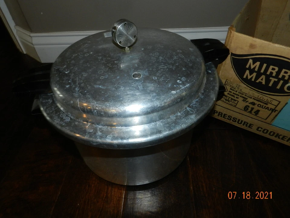 Olla a presión Mirro Matic de 8 cuartos de galón M-0398 Foto 2 de 4