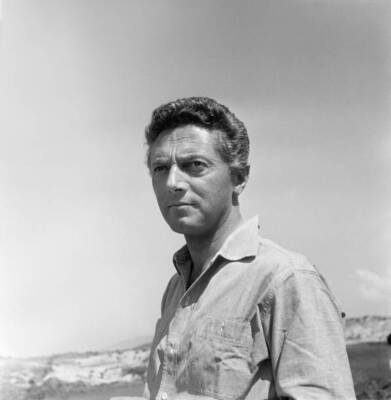 Italian actor Dino Risi on the set of La nonna Sabella 1957 OLD PHOTO