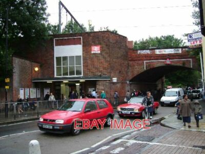 PHOTO  GOSPEL OAK STATION GOSPEL OAK STATION DURING THE MORNING RUSH JUST A STON