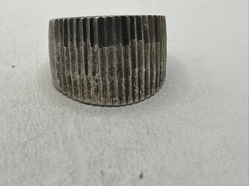 Vintage Unique 925 Sterling Silver With Vertical Lines Band  size 8