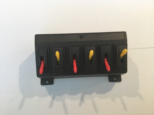 6 x Peco PL-26 Passing Contact Switches 3 red & 3 yellow with PL-27 console - Picture 12 of 12