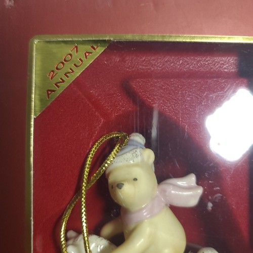 Ornamento cavallo a dondolo LENOX 2007 BABY's 1° NATALE WINNIE the POOH con SCATOLA - Foto 4 di 15