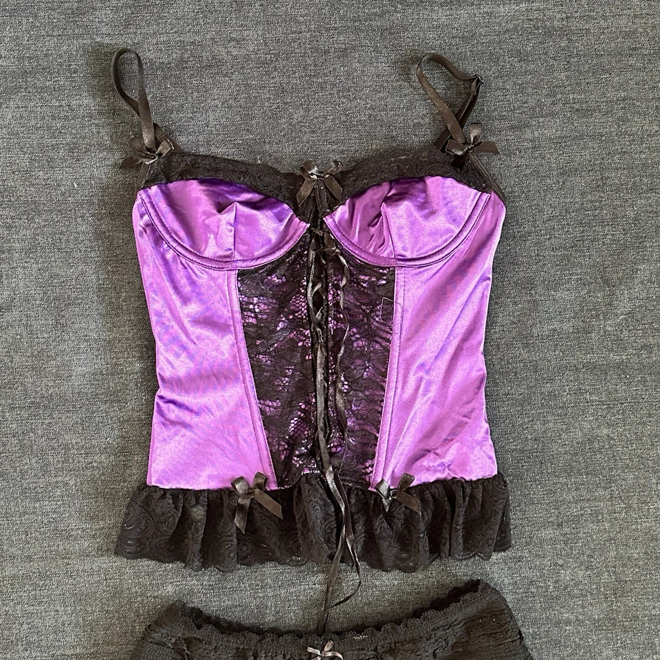 Corsé morado y negro #gothicfashion ACEPTO OFERTAS Foto 2 de 4