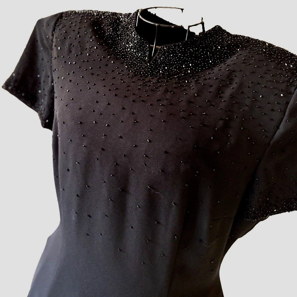 Vestido Vaina Vintage Donna Morgan Para Mujer Talla 12 Nube Crepe Midi Negro Con Cuentas Foto 2 de 4