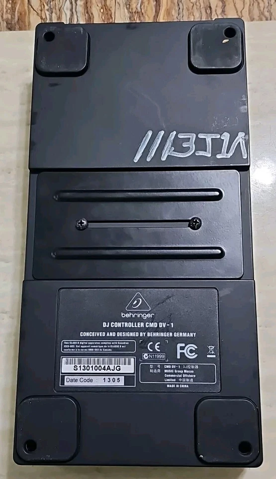 Controlador DJ Behringer CMD-DV1 Foto 2 de 3