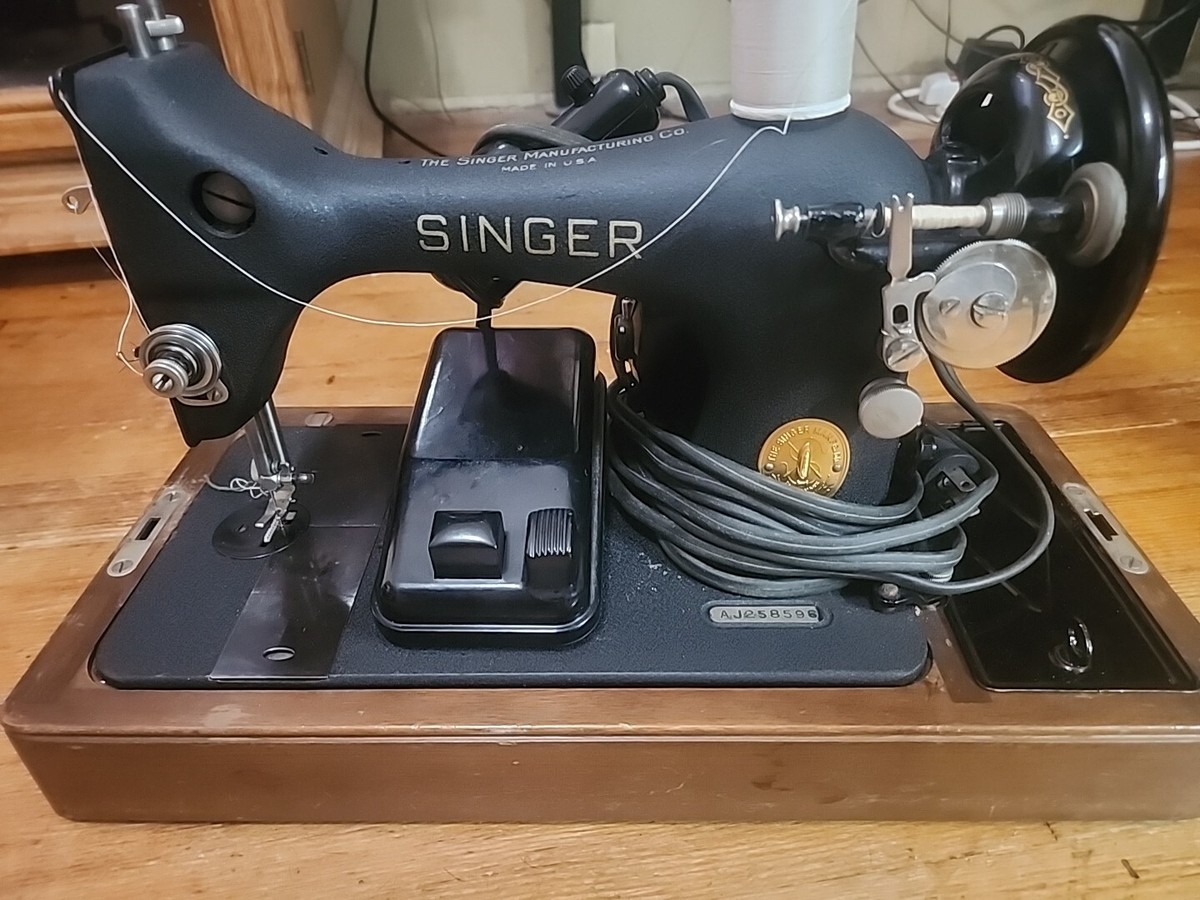 Vintage Singer 1949 Sewing Machine with Case | eBay