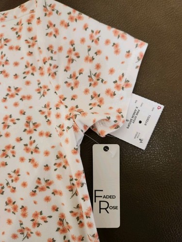 Pink Tiny Floral Print Short Sleeve Top NWT. Small Juniors. Faded Rose. Cute. - Picture 4 of 6