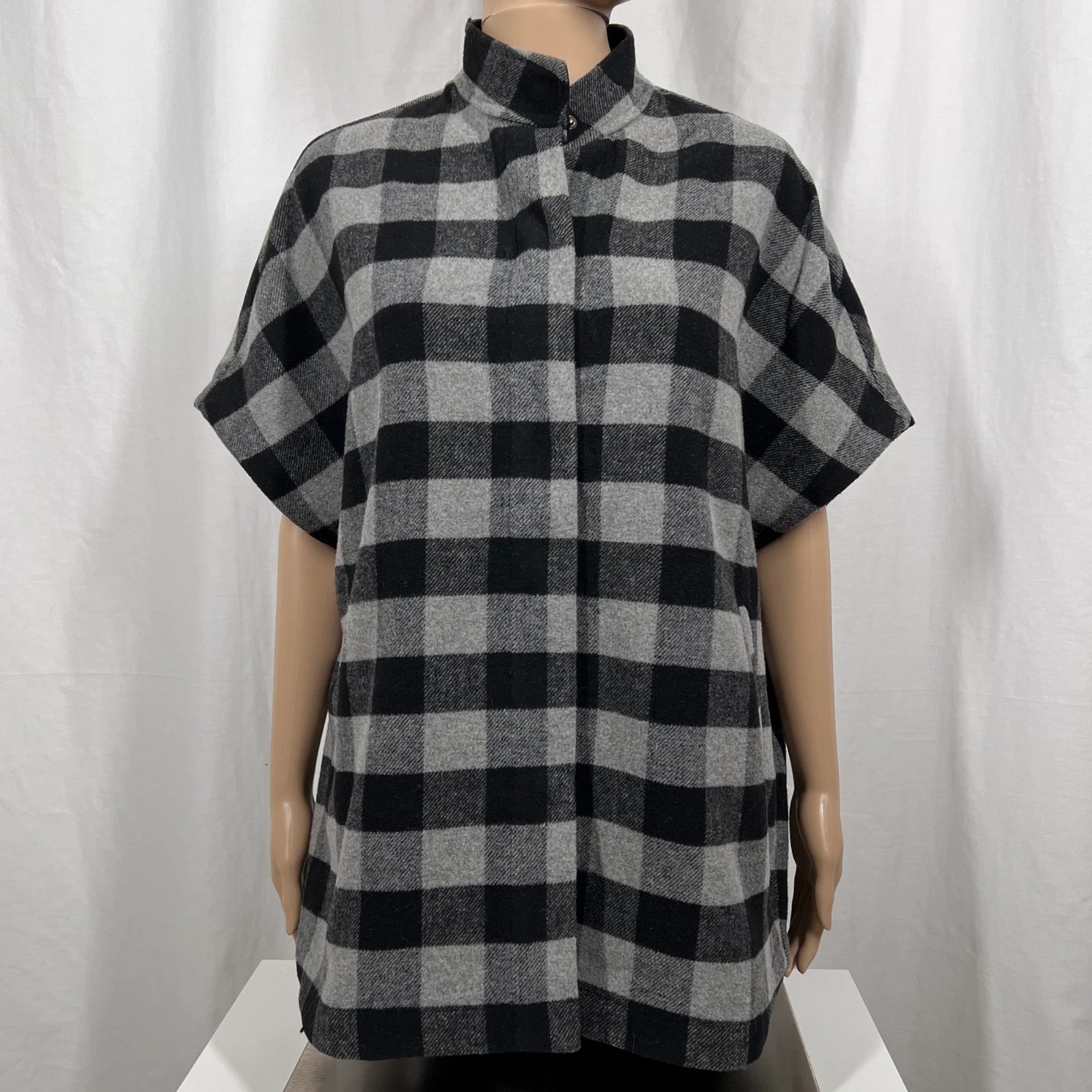 Eddie Bauer Women's XS Gray Black Plaid Wool Blend Snap Front Poncho Jacket