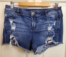 Maurices Cut-Off Jean Shorts Women Size 9/10 Waist 32 Fringe Distressed 97-37761