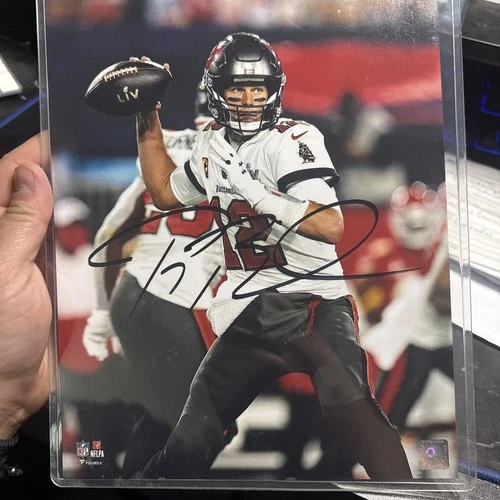 Tom Brady Signed Autographed 8x10 Photo Buccaneers Patriots Holo