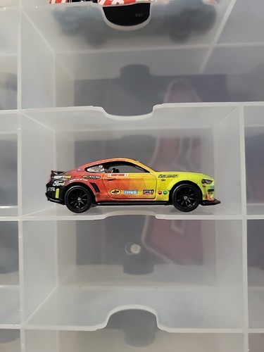 HOT WHEELS ‘23 FORD MUSTANG RTR SPEC 5 TEAM TRANSPORT PREMIUM LOOSE