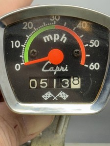 VINTAGE CAPRI BICYCLE SPEEDOMETER W / BRACKET & CABLE, UNTESTED,