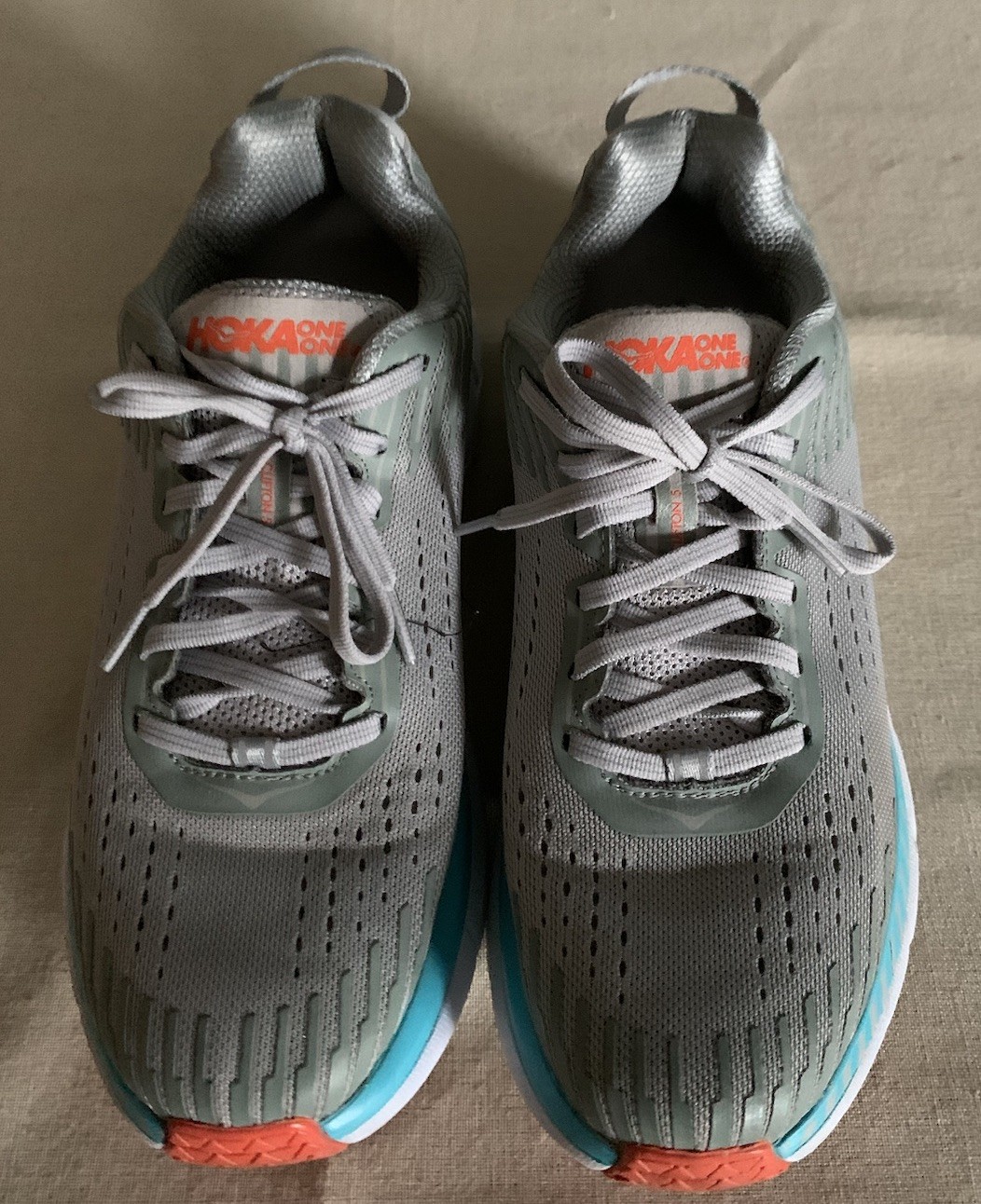 Hoka One One Clifton 5 Light Gray Running Shoes for Women Size 9