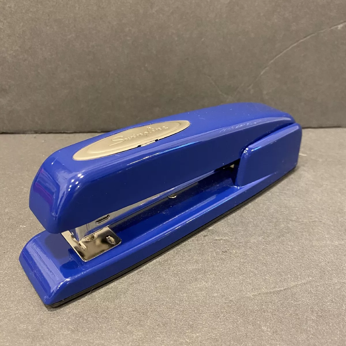 Swingline 747 Business Full Strip Desk Stapler, 25-Sheet Capacity