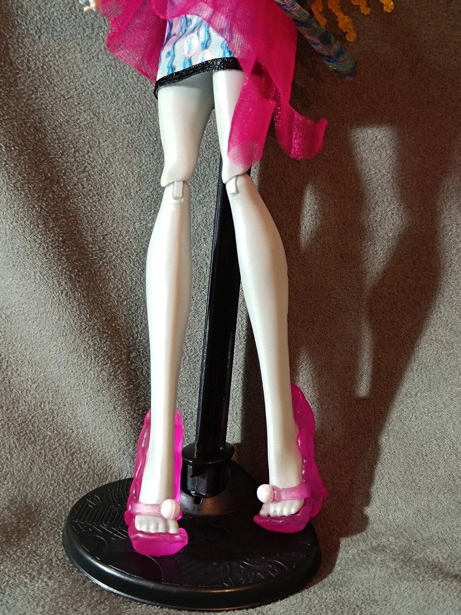 MONSTER HIGH G1 - Muñeca LAGOONA BLUE serie "DOT DEAD GORGEOUS" y stand