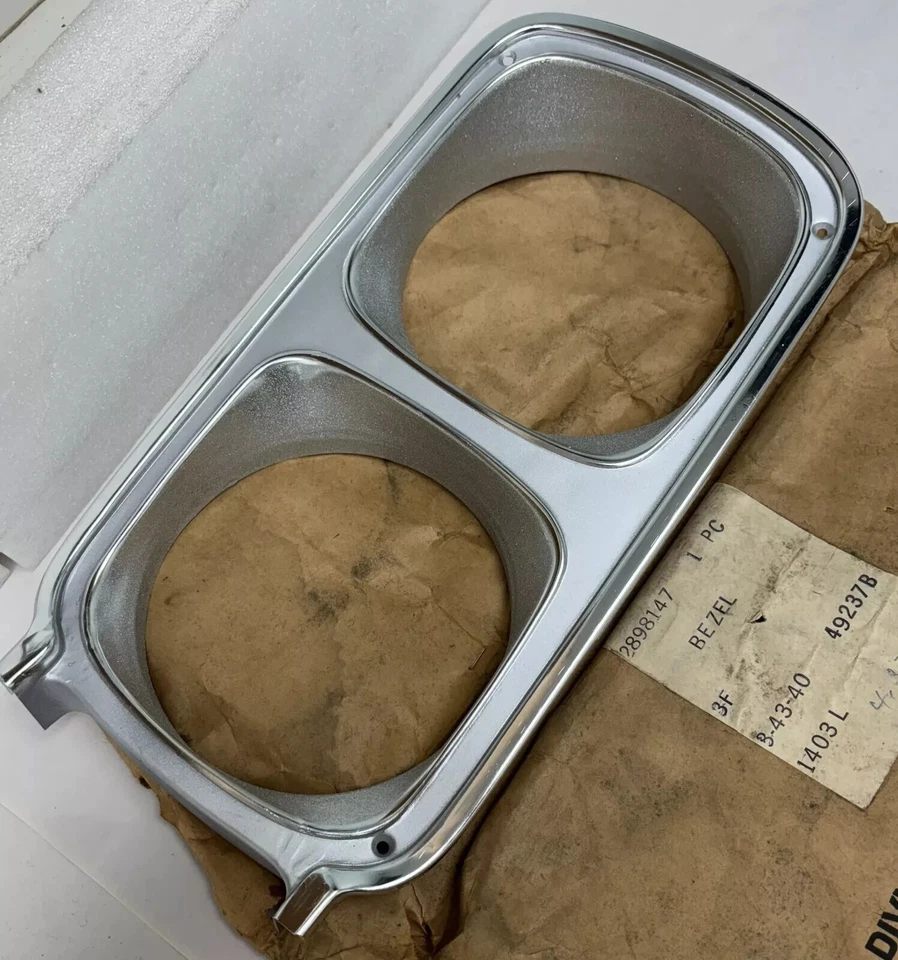 Bisel del faro lateral izquierdo del conductor Plymouth Belvedere 1969 satélite 2898147 nuevo en stock Foto 3 de 4