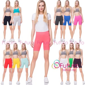 pantaloncini sopra il ginocchio