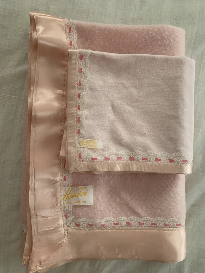 Vintage Homestead 100% Acrylic Baby Blanket and Wrappie Set Pink - Image 2 of 4
