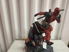 Diamond Marvel Gallery Deadpool PVC Diorama Exclusive Ryan Reynolds No Box!!!