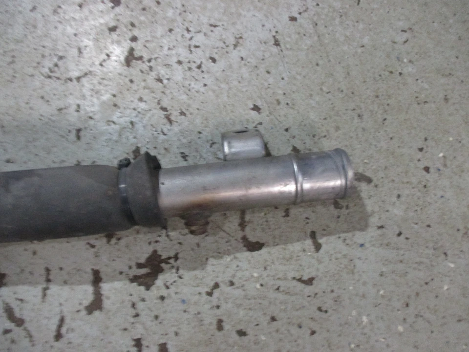 2000 丰田 MR2 Spyder - 司机侧车身散热器冷却液通道管道 — 第 2/4 张图片